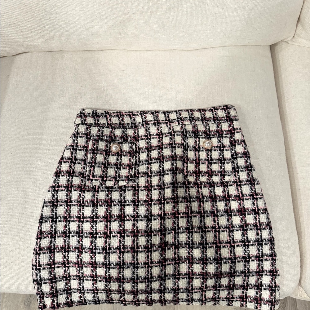 Chic Plaid Skirt - Black and White